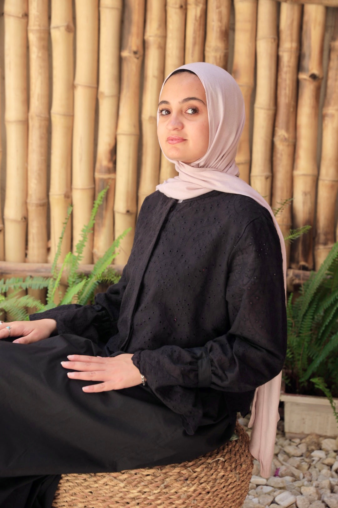 The Soft-cuff linen shirt in black